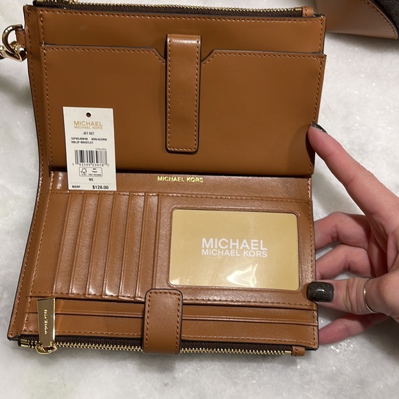 New with tags!!✨✨Michael Kors✨✨ Tote Bag and Wallet. Currently in stores. - Picture 4 of 5